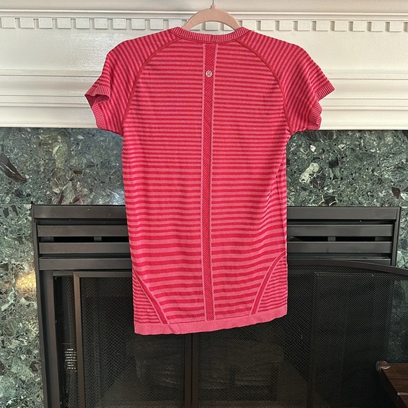Lululemon Swiftly Tech Short Sleeve Crew Heathered Berry Rumble size 8 - Picture 5 of 7